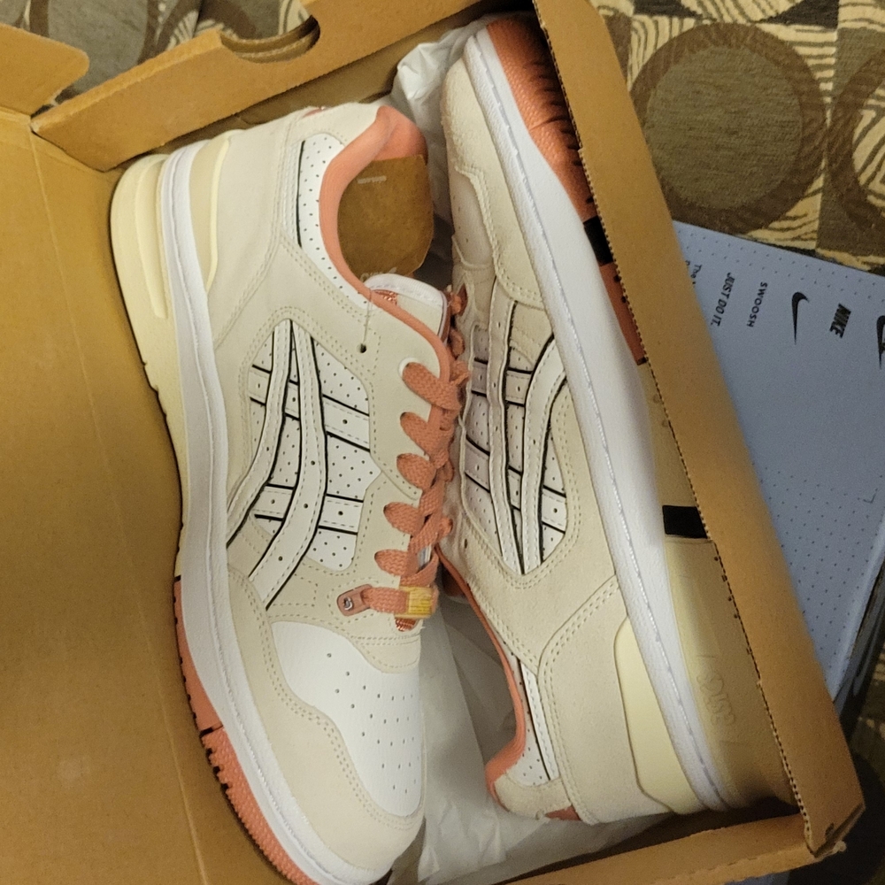 Asics Men's Shoes in Cream and Pink